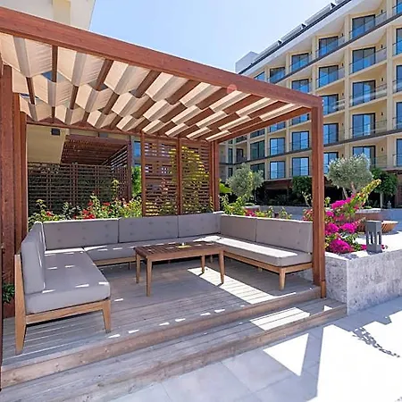 Lrs Akadia Luxury (adults Only) Side